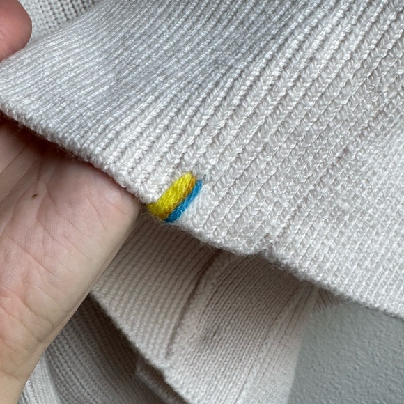 Vuori Alps Boyfriend Cardigan in Marshmellow Cream Merino Wool Blend size large - Picture 6 of 11